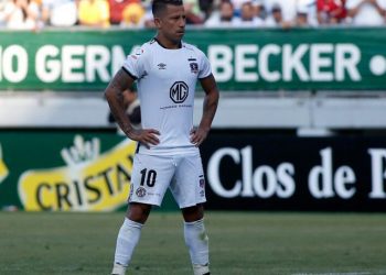 Tras denuncias por violencia de género Colo Colo busca fórmula para despedir a Leonardo Valencia sin indemnización