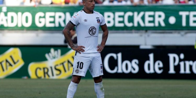 Tras denuncias por violencia de género Colo Colo busca fórmula para despedir a Leonardo Valencia sin indemnización