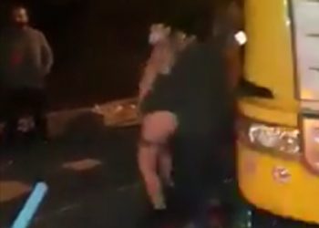 Ola de críticas por camioneros realizando fiesta con bailarinas en plena carretera durante paro
