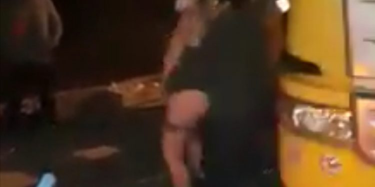 Ola de críticas por camioneros realizando fiesta con bailarinas en plena carretera durante paro