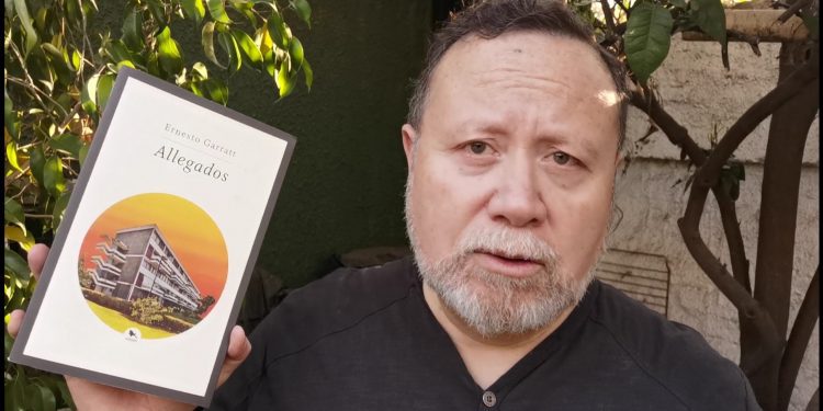 Waldo Carrasco presenta la novela social a través de la pluma de Ernesto Garratt