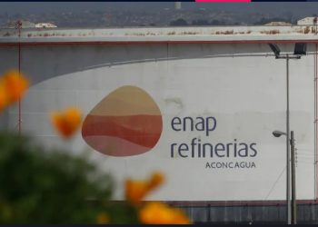 SMA reabre investigación y reformula cargos contra ENAP tras emergencia ambiental de 2018