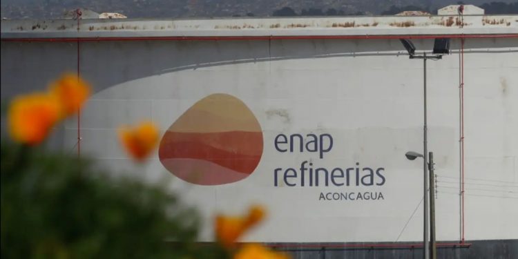 SMA reabre investigación y reformula cargos contra ENAP tras emergencia ambiental de 2018