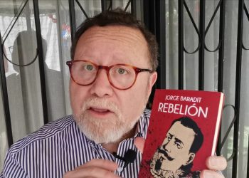 Waldo Carrasco invita a descubrir a Jorge Baradit y su lugar de excepción en la divulgación histórica actual