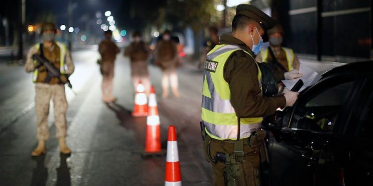 Carabineros ha detenido a casi 280 mil infractores sanitarios en seis meses de pandemia