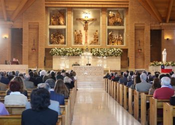 COVID-19: cultos religiosos podrán regresar este lunes desde fase 2 y con aforo limitado