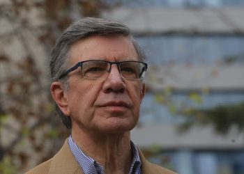 Agustín Squella asegura que alguien como Lavín nunca será Presidente; ayer por conservador y hoy por impostor