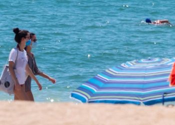 COVID-19: Gobierno estableció el uso obligatorio de mascarilla en las playas y balnearios de todo Chile