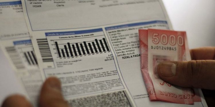 Crisis económica: más de 800 mil clientes adeudan servicios de electricidad y gas