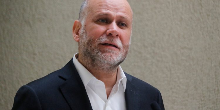 Graves amenazas contra sus padres son denunciadas por el senador Álvaro Elizalde