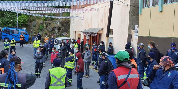 Trabajadores municipales del aseo de Valparaíso no salieron a trabajar argumentando falta de seguridad ante el COVID-19