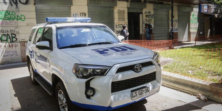 Roban documentos y computadores desde oficinas de la Seremi de Salud Metropolitana