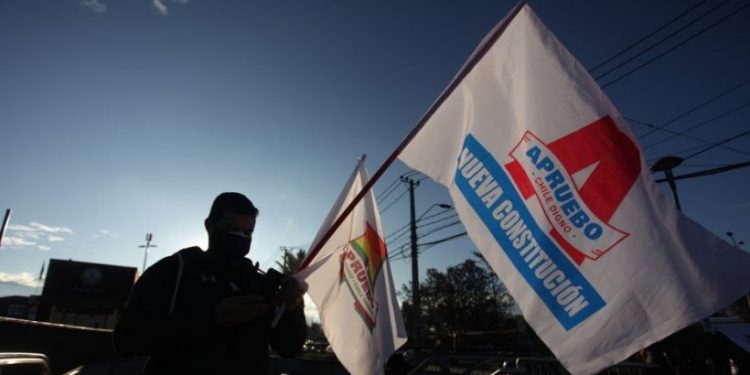 Plebiscito: oposición hará «banderazo» como cierre de campaña de la opción «Apruebo»