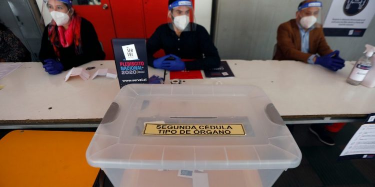 Realizarán controles sanitarios aleatorios a 20 metros de los locales de votación para evitar llegada de casos positivos de COVID-19