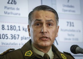 Siguen cuestionamientos a Carabineros por adolescente que cayó al Río Mapocho: PS pide la renuncia de general Rozas y anuncia acusación constitucional contra ministro Pérez