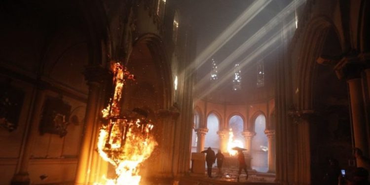 Funcionario de la Armada de Concón es detenido tras ser acusado de participar en incendio a Iglesia de Carabineros