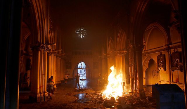 Funcionario de la Armada detenido en las cercanías de la Iglesia de Carabineros quedó con firma bimensual