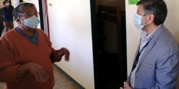 Establecimientos de larga estadía reabren sus puertas para retomar visitas a adultos mayores