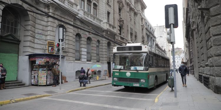 Una vía de calle Prat de Valparaíso se vuelve peatonal como parte del Plan de Desconfinamiento Seguro