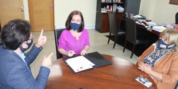 Protocolo para mejorar tiempos de respuesta en informes periciales es firmado por la Fiscalía Regional de Valparaíso y el SML