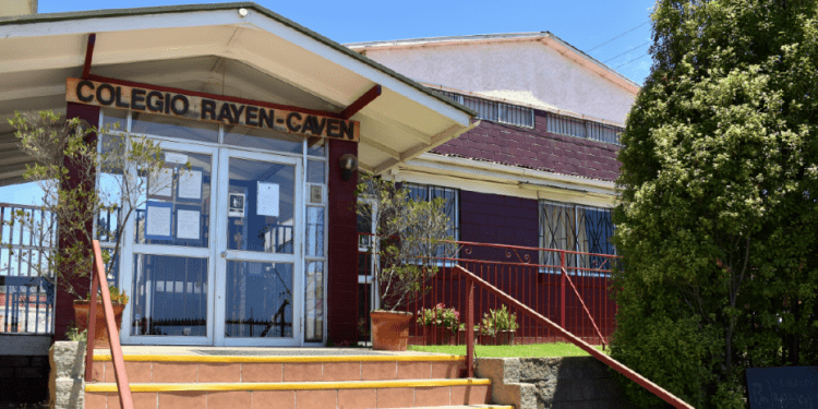 Ofician a la Superintendencia de Educación ante presuntas irregularidades denunciadas por apoderados de colegio Rayen Caven de Concón