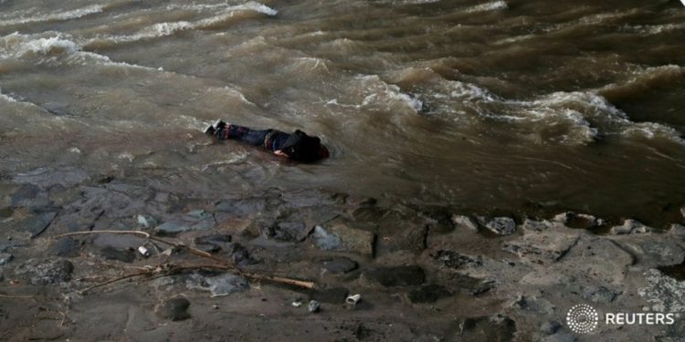 Denuncian que menor de edad fue lanzado al Río Mapocho por carabinero de FF.EE: está fuera de riesgo vital