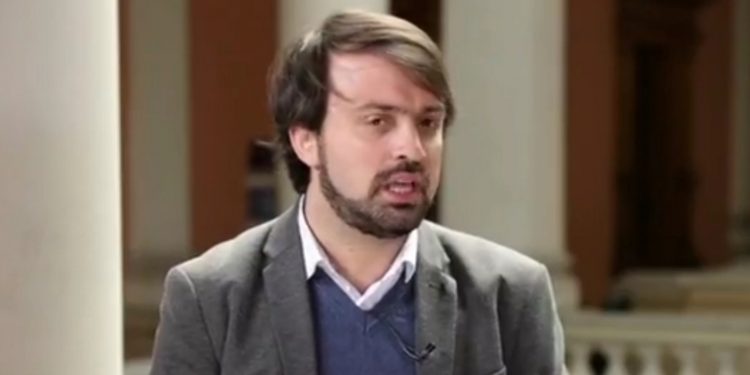 En aprietos: alcalde Sharp hace autocrítica por eventual mal uso de $931 millones  y trabajo adolescente en la Cormuval