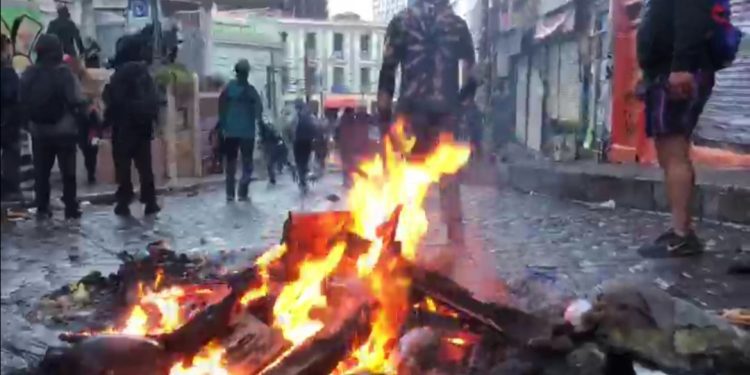 Con desórdenes e intentos de saqueo terminó jornada de manifestaciones por el 18-O en la Región de Valparaíso