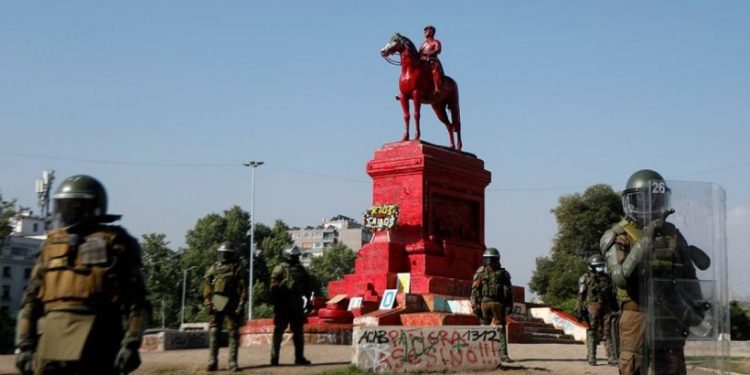 Ejército rechazó ataque a estatua del general Baquedano durante manifestaciones