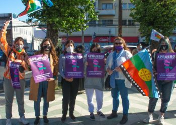 Con masivo banderazo comandos por el Apruebo y la Convención Constitucional en la Región de Valparaíso cerraron su campaña