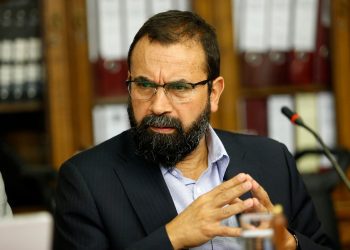 Diputado Hugo Gutiérrez acusa a la Armada de «poner precio a su cabeza»