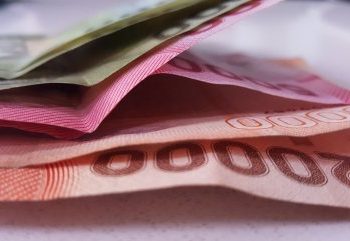 Histórica caída en ingresos de hogares y nuevo récord de endeudamiento son advertidas por el Banco Central