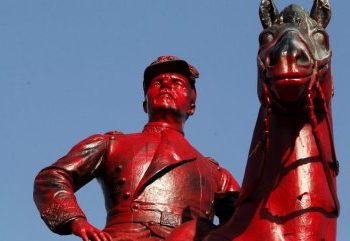 Consejo de Monumentos Nacionales se abre a la posibilidad de trasladar estatua del general Baquedano