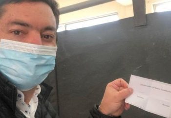 Plebiscito: diputado de la UDI subió fotografía con voto en Instagram