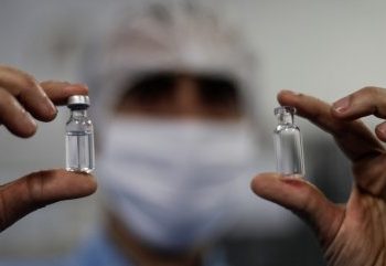 COVID-19: vacuna desarrollada en Oxford genera respuesta inmune en adultos mayores