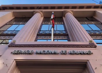 Contraloría investiga eventual uso irregular de vehículos fiscales para traslado de funcionarios del Servicio Nacional de Aduanas
