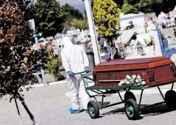 Muertes por COVID-19: senador Navarro pide recusar a abogada Gajardo de sala que resolverá entrega de correos desde Minsal