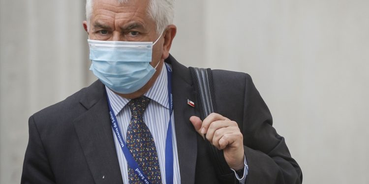 PDI incauta correos electrónicos del Minsal en oficinas de Entel