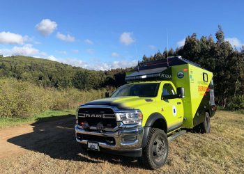Primer vehículo satelital todoterreno para coordinar combate de incendios es creado por chilenos