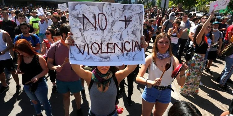 Reparación urgente a víctimas de violaciones a los derechos humanos tras estallido social es exigida por parlamentarios socialistas