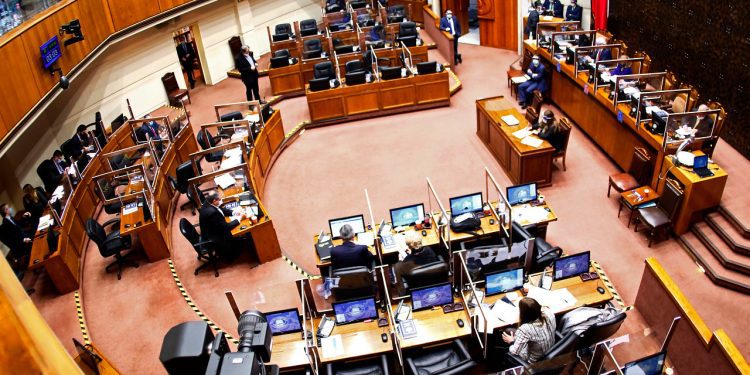 Senado comienza debate para facilitar la participación de independientes en la Convención Constitucional