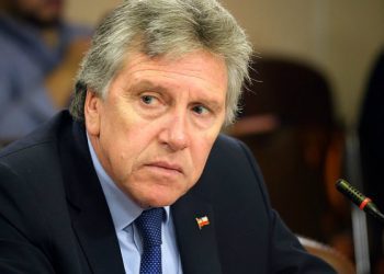 Asociaciones de abogados y funcionarios del CDE expresaron su molestia por designación de Alberto Espina como consejero