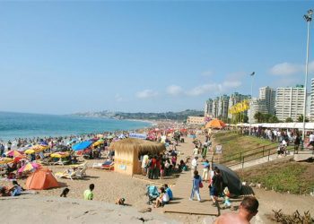 Alcaldesa de Viña del Mar pide a autoridades marítimas adelantar la temporada de playas