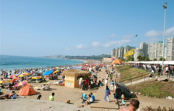 Alcaldesa de Viña del Mar pide a autoridades marítimas adelantar la temporada de playas