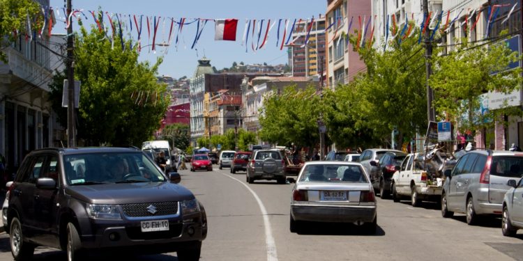 COVID-19: peatonalizarán distintas calles de Valparaíso para reactivar el comercio local