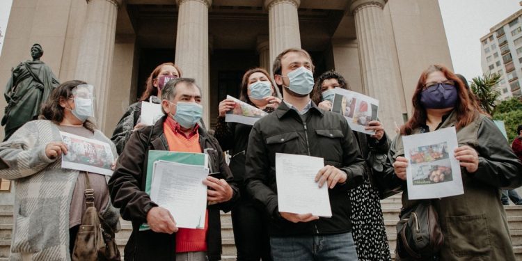 Apoderados de escuelas y liceos de Valparaíso presentaron recurso de protección contra Junaeb por entrega de alimentos en mal estado