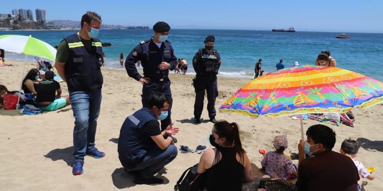 Seremi de Salud cursa seis sumarios sanitarios durante intensa fiscalización realizada hoy en Caleta Abarca de Viña del Mar