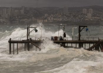 En los últimos 10 años: 18 mil horas de cierres de puertos han provocado las marejadas en Chile