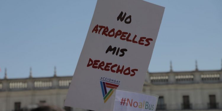 Alcaldes de la Red de Municipios por la Diversidad Sexual se pronunciaron en contra del «bus de la libertad»