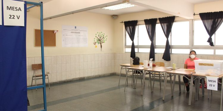 Vocales de mesa que no se presentaron en las primarias serán denunciados ante la Justicia por el Servel